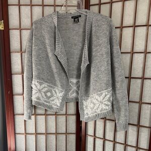 Chic Gray Cardigan with White Patterns